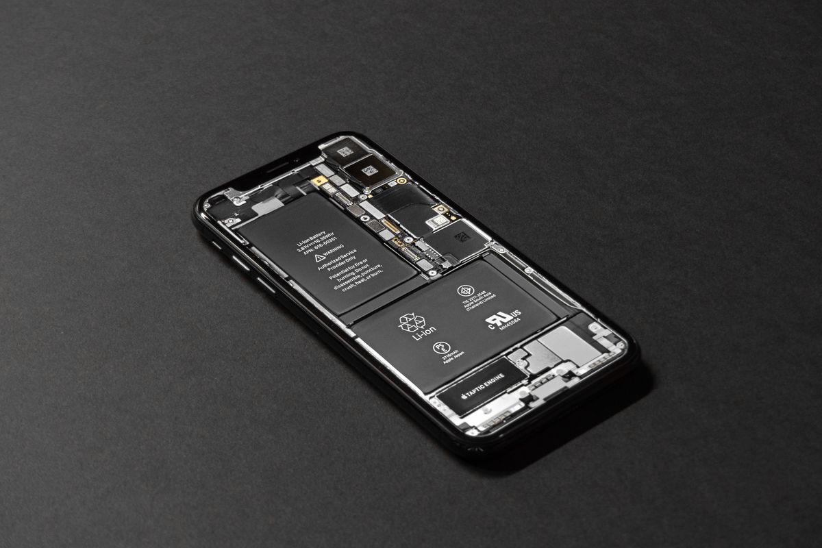 Phone internal components and battery